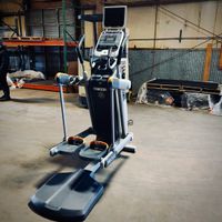 PRECOR Crosstrainer AMT 100i + TV BILDSCHIRM FITNESS GYM Sachsen - Grünhain-Beierfeld  Vorschau