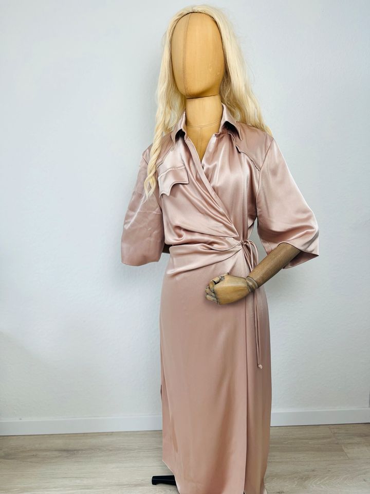 Nanushka Kleid Lais Blush Satin Shirt Nude in Hamburg