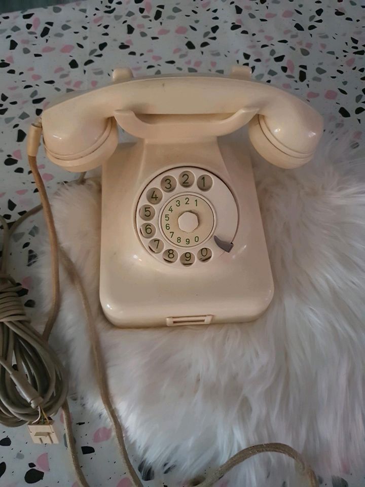 Wählscheibentelefon Sehr gut erhaltenes Bakalit Telefon in Hattersheim am Main