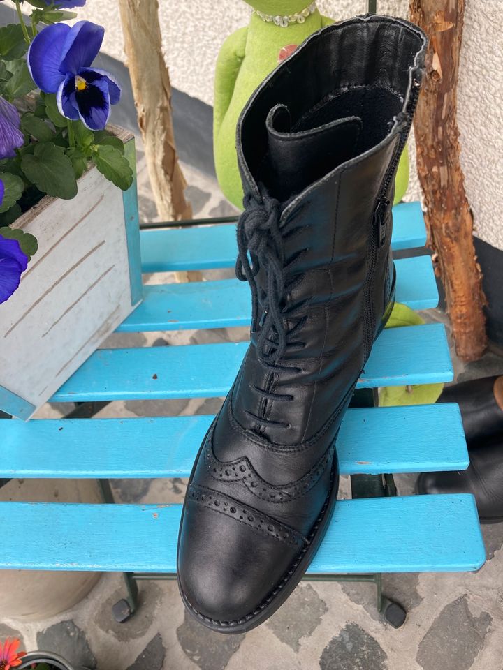 Stiefel schwarz, Gr. 37, Budapester Muster, leicht gefüttert in Paderborn