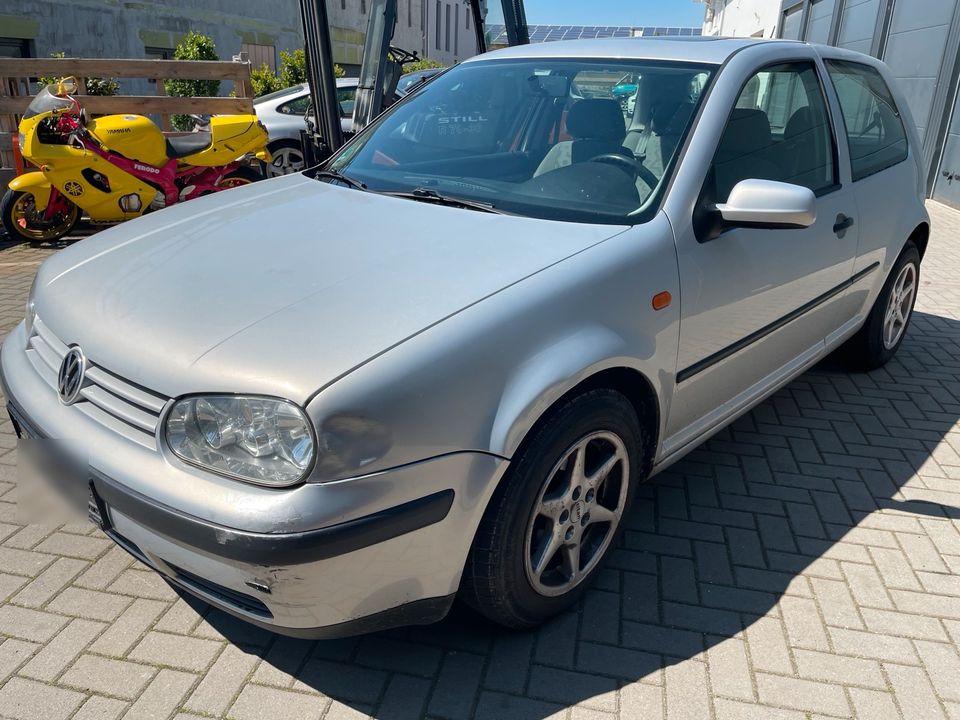 VW Golf 4 1.4, TÜV: 07/2024,KAT original,Schiebedach,ZV mit Funk in Gau-Algesheim