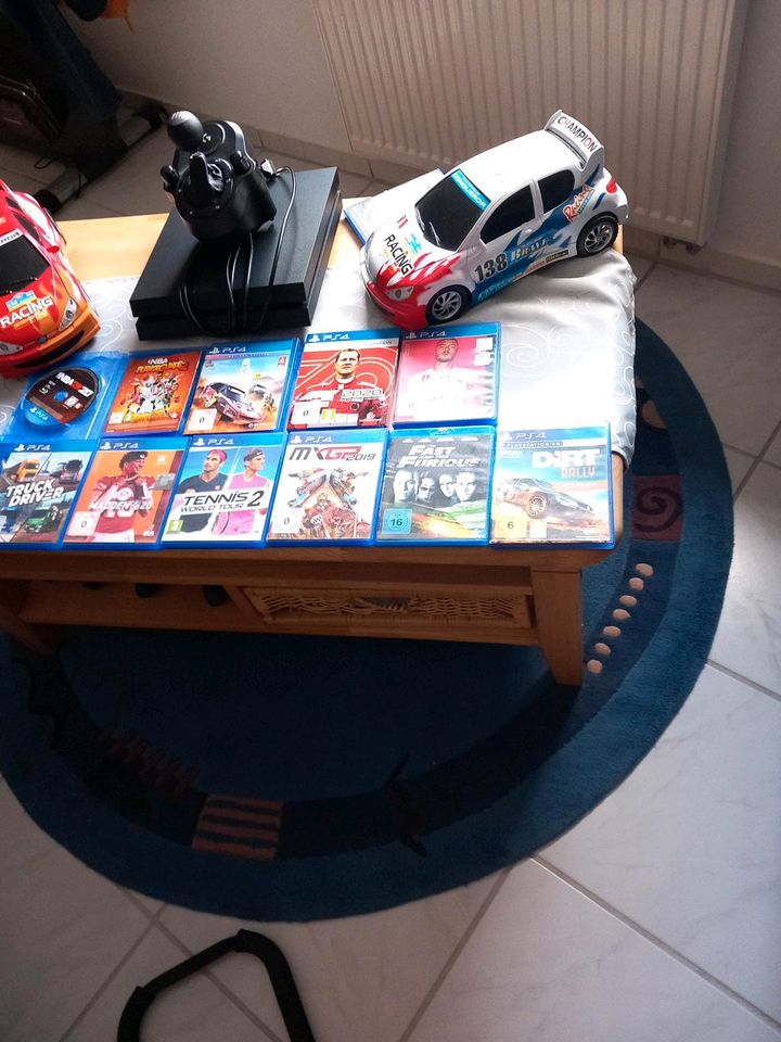 Spielekonsole PS4 mit Sitz Lenkrad und Spielen in Erkelenz