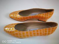 Neue Italienische Lederschuhe Gr. 39 gelb-Gold Hessen - Waldems Vorschau