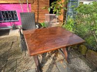 Gartentisch Holz und 1 dunkler Stuhl und Abdeckplane Hessen - Nauheim Vorschau