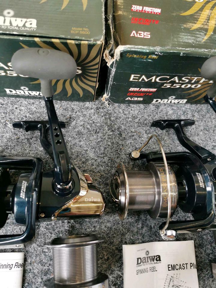 2× Daiwa Emcast Plus 5500 + E-Spulen Angelrollen Karpfenrollen in Bad Bentheim