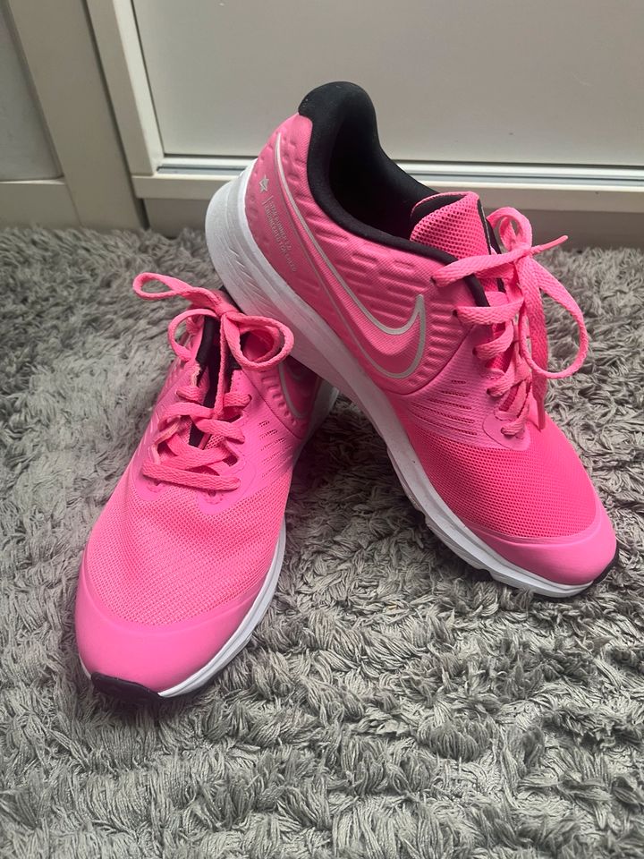 Nike Schuhe Damen Sportschuhe Pink 37,5 in Schwabenheim an der Selz