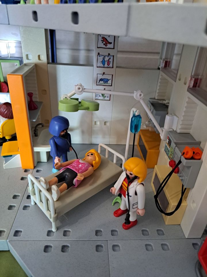 Playmobil 4404 Klinik Krankenhaus + Extras Zubehör in Oberhausen