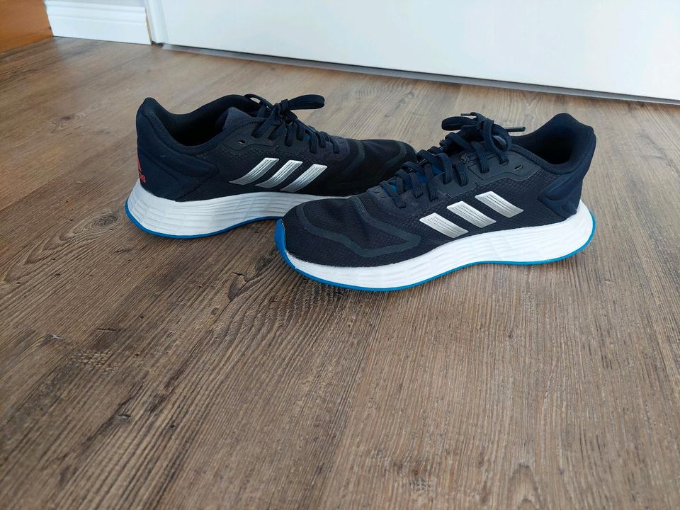 Adidas Sneaker, Schuhe,  Low Duramo 10 K, Gr. 37 1/3, Sportschuhe in Marienhafe