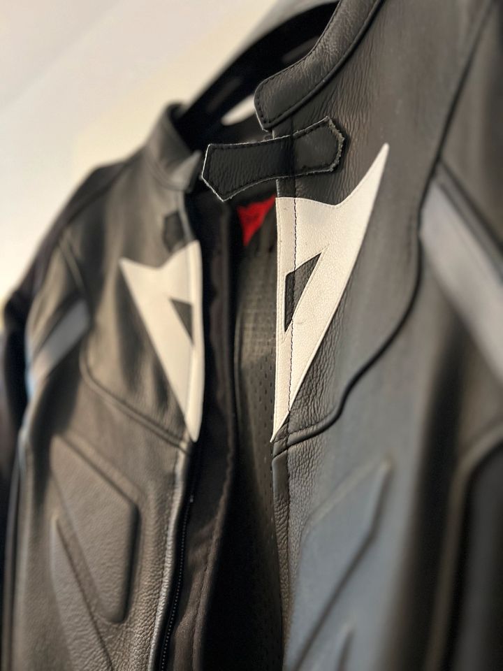 DAINESE Avro D2 Lederkombi schwarz 46/S in Schönaich