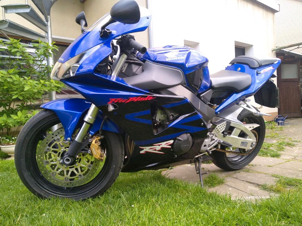 Honda Fireblade CBR 950 RR in Porta Westfalica