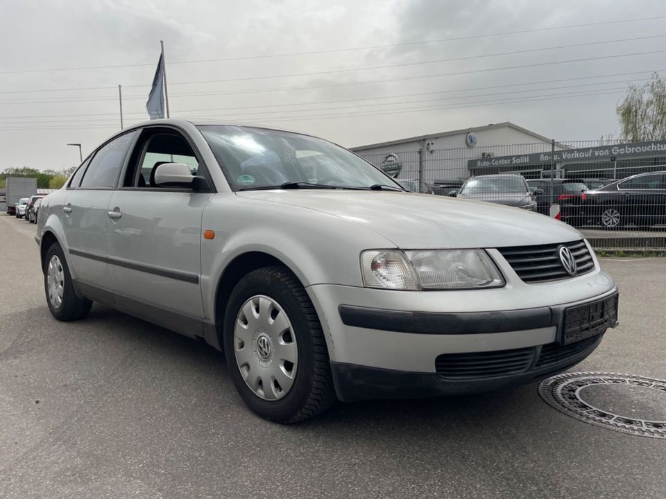 Volkswagen Passat 1.8 T Basis* Automatik *TÜV + AU NEU in Lahr (Schwarzwald)