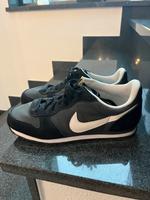 Nike MD Runner Schuhe, Größe 41, schwarz, sehr guter Zustand Nordrhein-Westfalen - Büren Vorschau