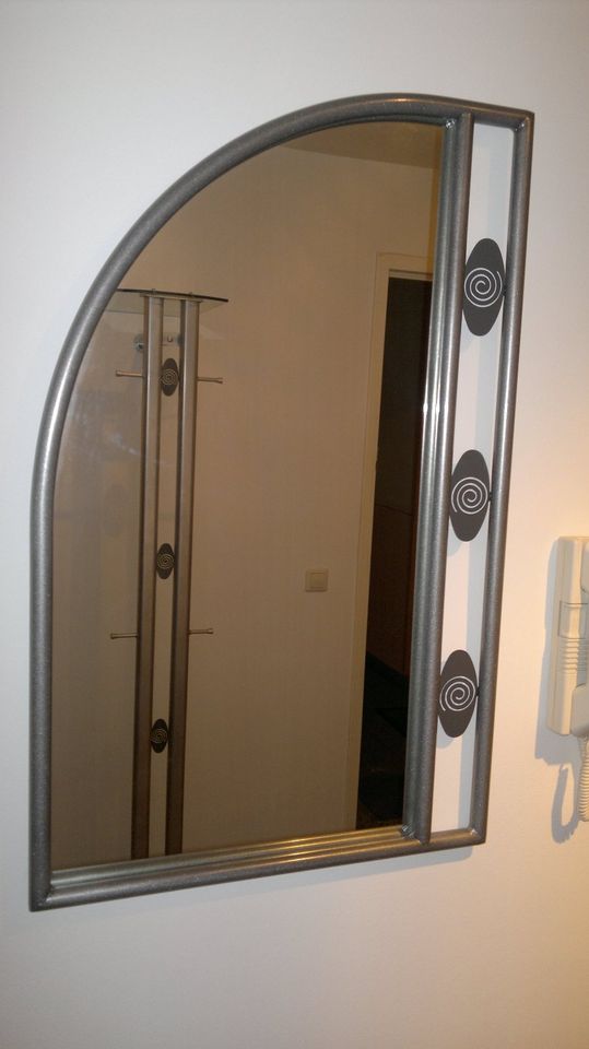 Garderobe mit Spiegel und Telefontisch in Leipzig