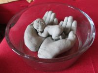 Betonfigur "Baby in Händen" 14cm x 13cm mit Deko-Glas / Geburt Nordrhein-Westfalen - Spenge Vorschau