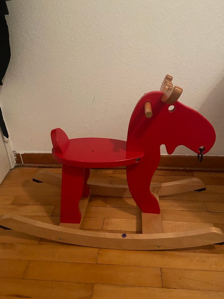 Ikea Schaukelpferd Elch Rot/Holz für Kinder in Bad Tölz