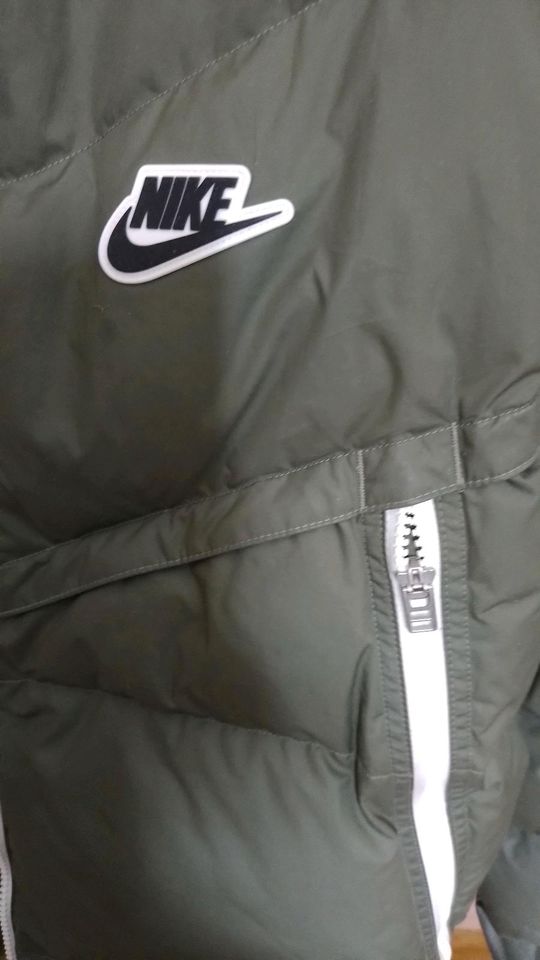 Daunenjacke v. "Nike" Gr. L in Eime