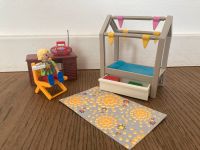 Playmobil Kinderzimmer Schreibtisch Bett und Figur Berlin - Lichtenberg Vorschau