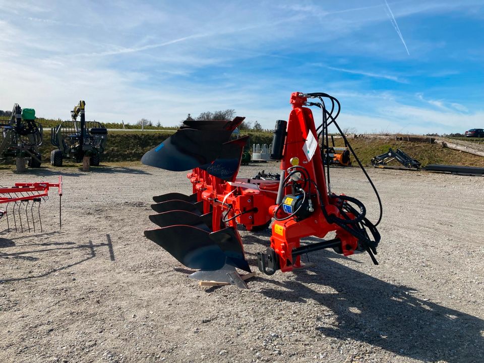 Kuhn Vari-Master 123 E4 Anbaudrehpflug 4-schar in Iggensbach