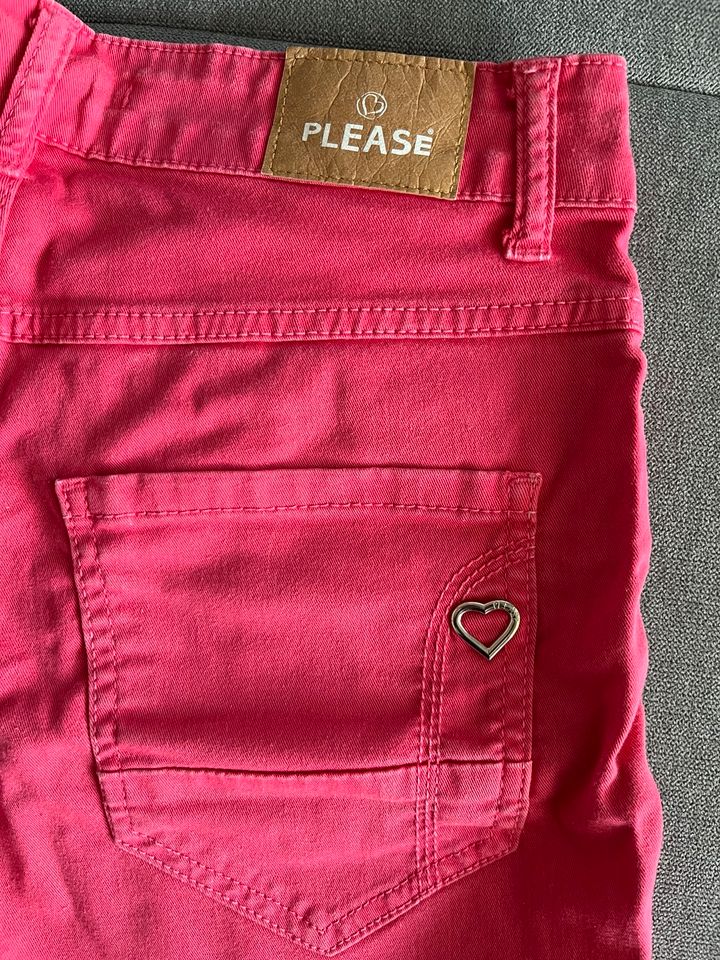 Please Jeans Boyfriend Shorts Gr XS rot in Hamburg