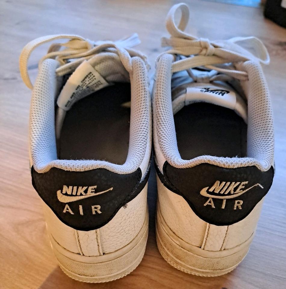 NIKE AIR FORCE I - Größe 39, perfekt für eine weitere Saison in Brietlingen