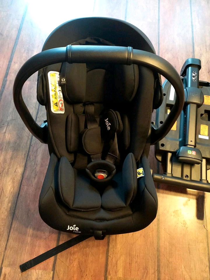 2 Mal Joie Babyschale Kindersitz mit Isofix Base in Aerzen