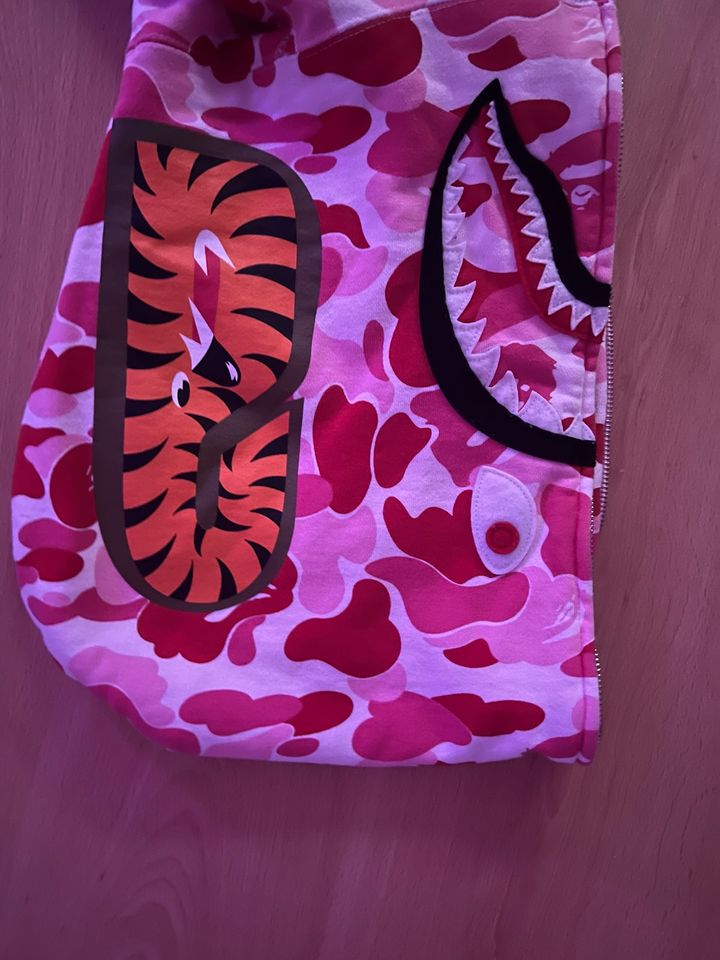 Bape Pink Zipper in Berlin