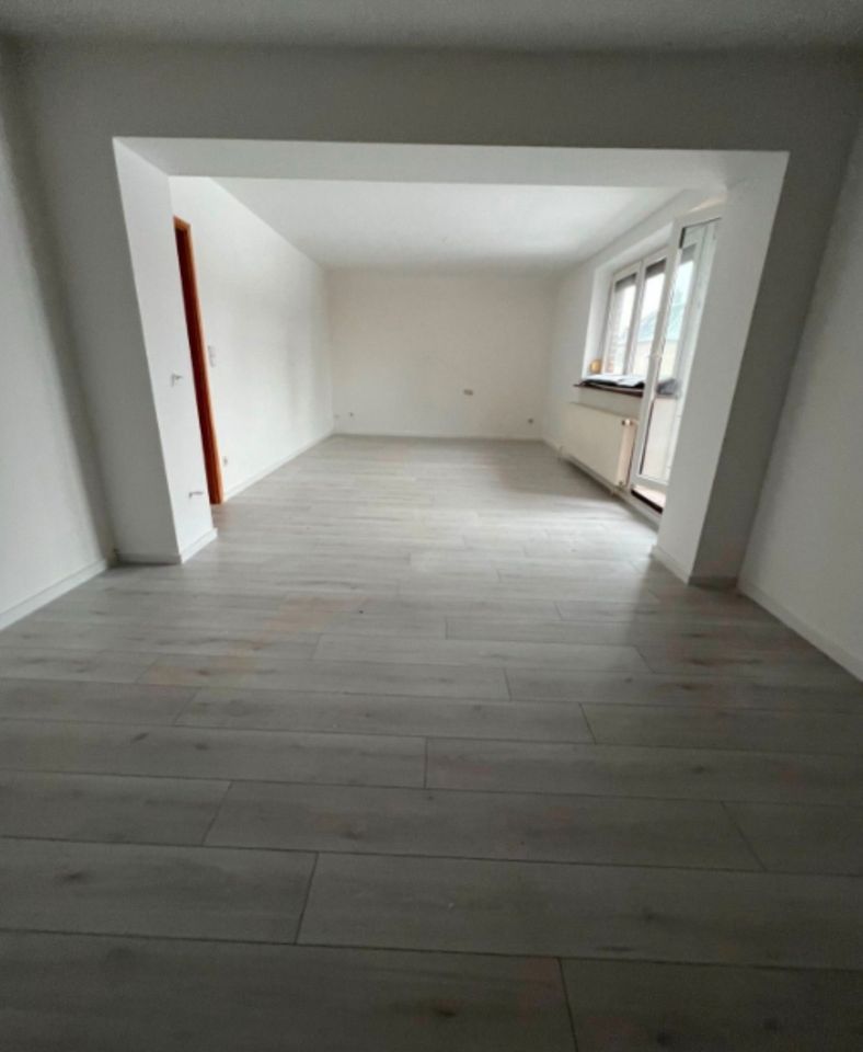 Neu Renoviert - Große Obergeschosswohnung in Syke ab Juni 2024 in Syke