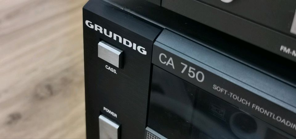 Grundig Stereoanlage mit den lautsprecher in Barßel