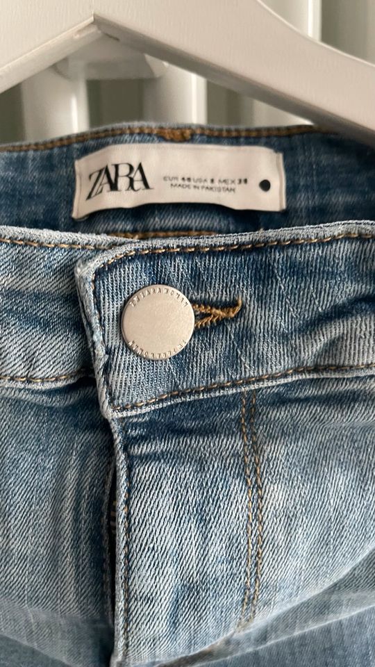 Zara Damen Jeans Neu mit Etikett NP: 29,95€ Gr: 40 in Frankfurt am Main