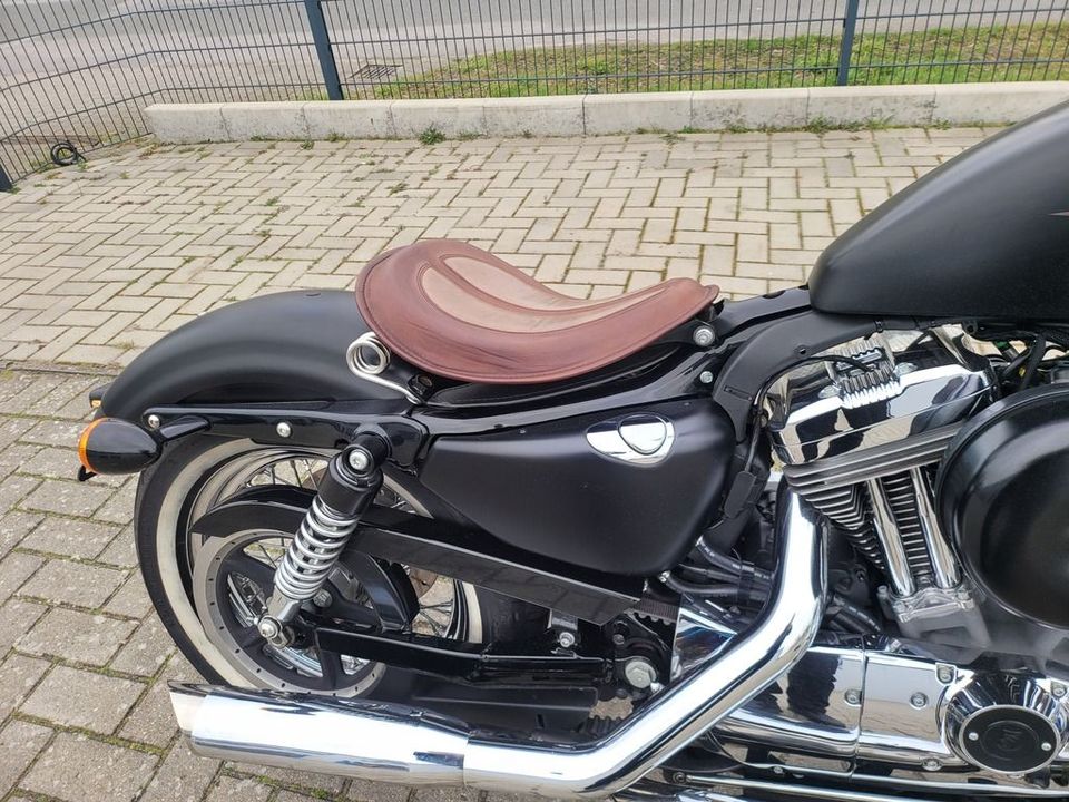 Harley-Davidson XL 1200 V SPORTSTER 72 SEVENTY TWO + HELM in Bawinkel