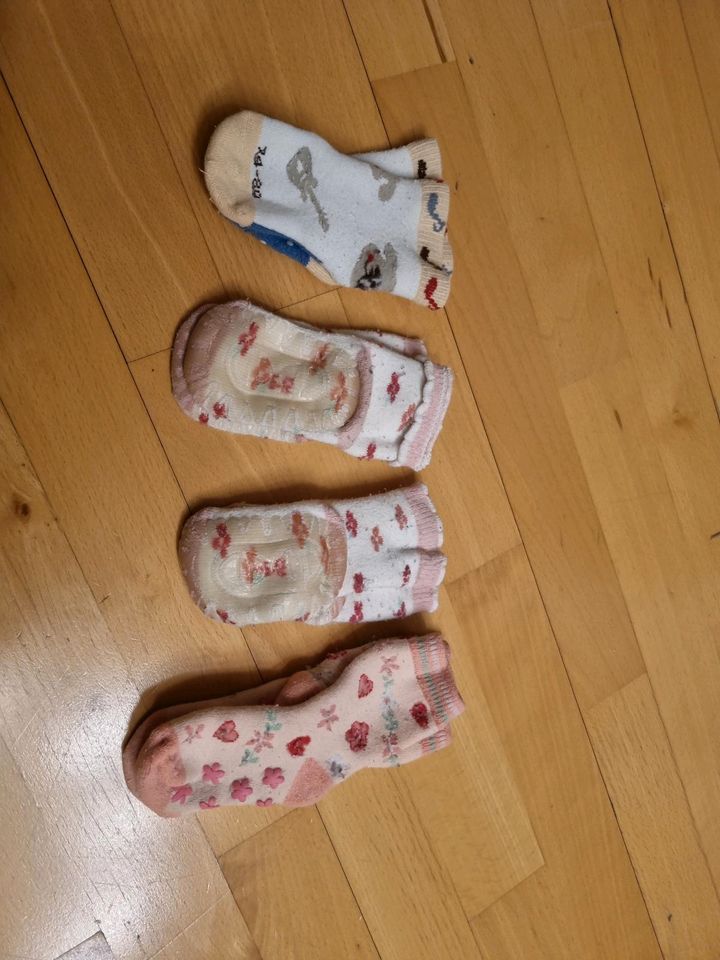 SOCKEN Gr.  74/80 tlw. Mit Stopperfunktion in Gräfenberg