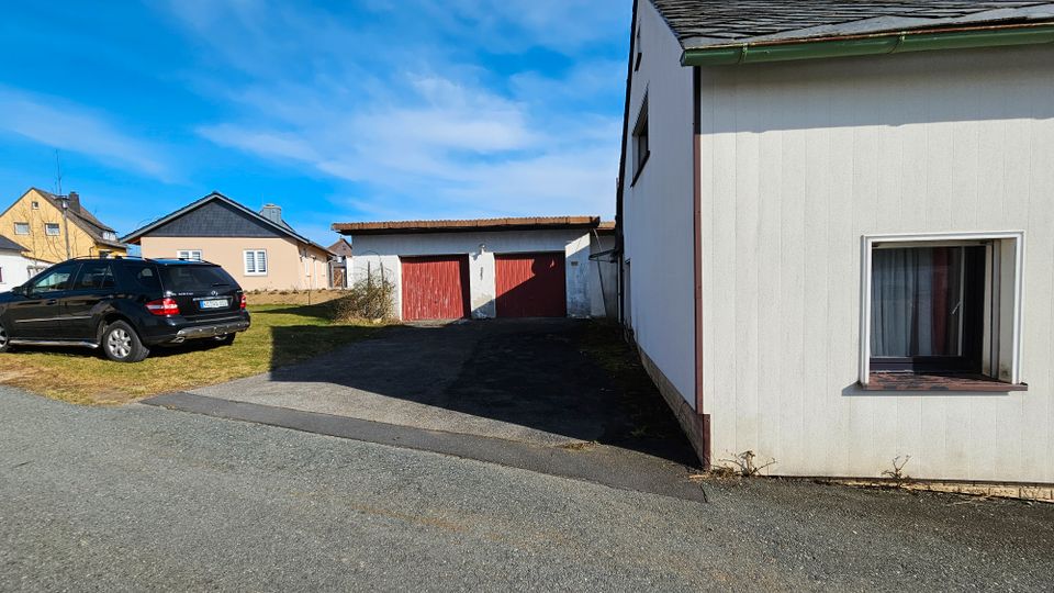 Einfamilienwohnhaus mit Doppelgarage und Lagerraum (Tinyhouse) in Steinwiesen