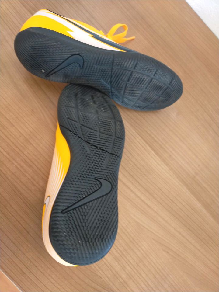 Hallenschuhe Gr. 34 neu in Schweitenkirchen