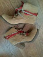 Tolle Stiefeletten fast neu Stiefel Tracht Absatz neuwertig 39 München - Maxvorstadt Vorschau
