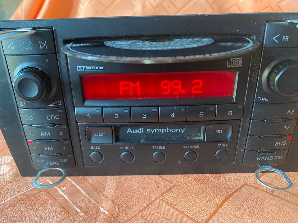 Radio Audi Symphonie mit Kassette/CD in Hamm