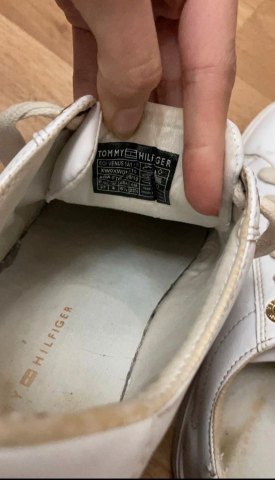 Original Tommy Hilfiger Sneaker Damen Größe 37 in Farbe Weiß in Potsdam