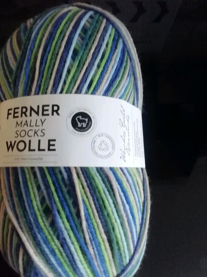 Ganz neu eingetroffen Mally Socks von Ferner 2023, 150 =450 m. in Rhauderfehn