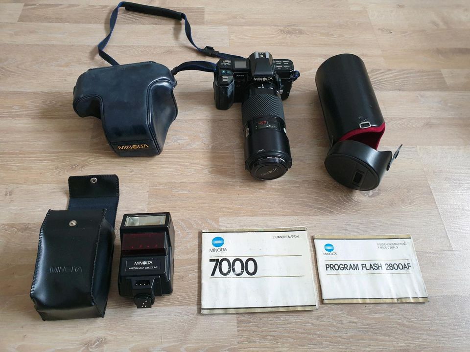 Minolta 7000 AF Spiegelreflex Kamera inkl. Zubehör in Bornhagen