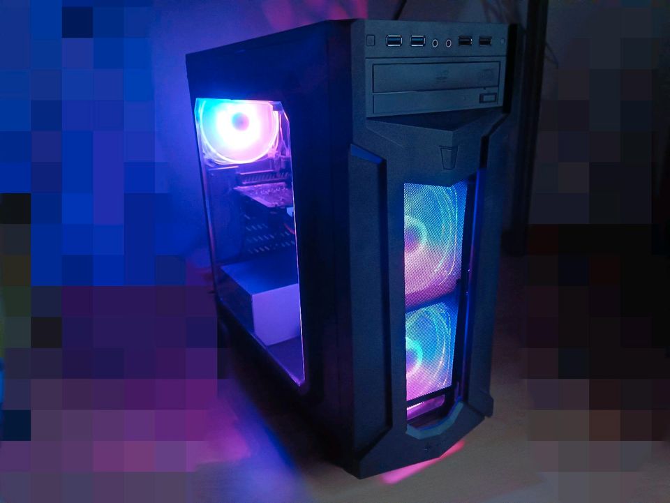 RGB Gaming Tower PC in Kirchberg