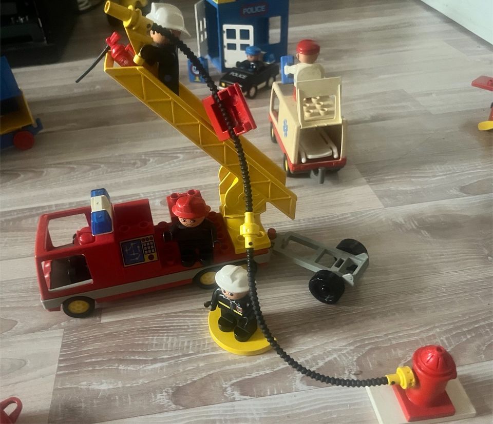 Lego Duplo Feuerwehr, Polizei, Rettungstaucher, Notarztwagen in Hamburg