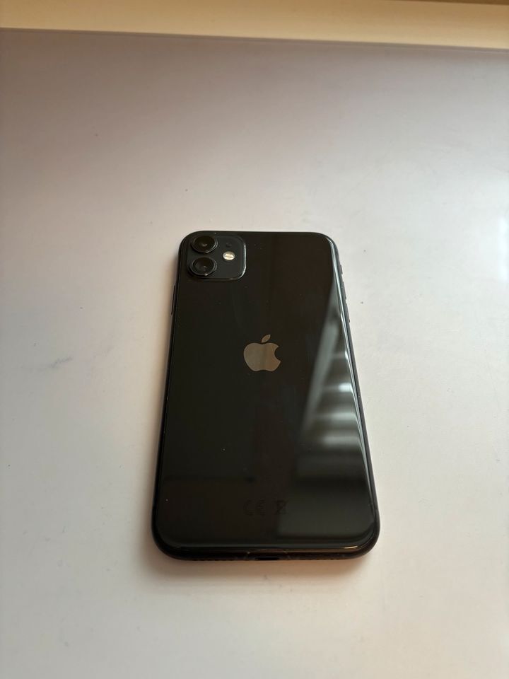 iPhone 11 64gb schwarz Apple Black in Duisburg
