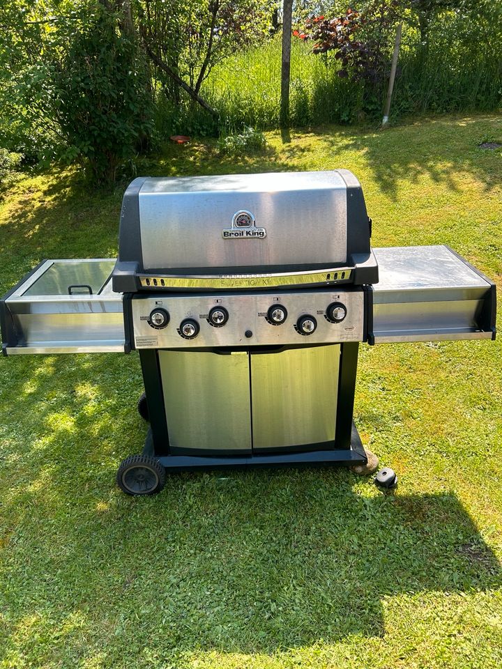Broil King Sovereign™ XL 90  Gasgrill in Oberrot