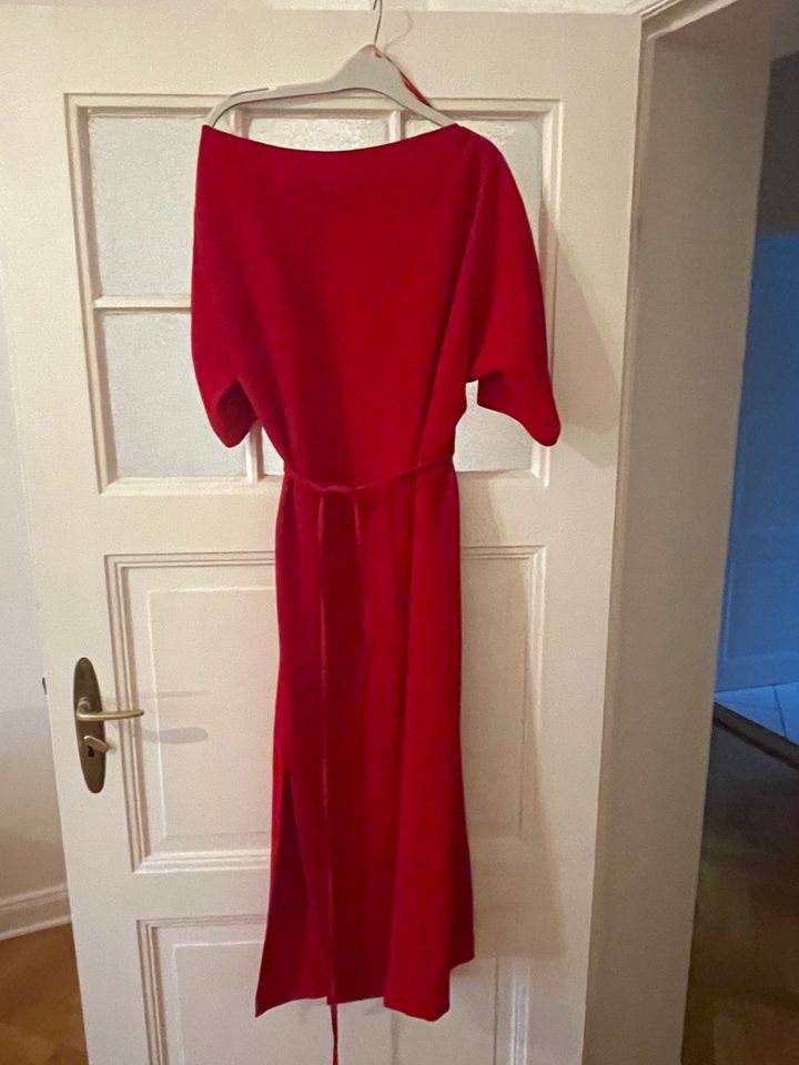 Kleid Zara Midi, M, rot, asymmetrischer Ausschnitt, neu in Berlin