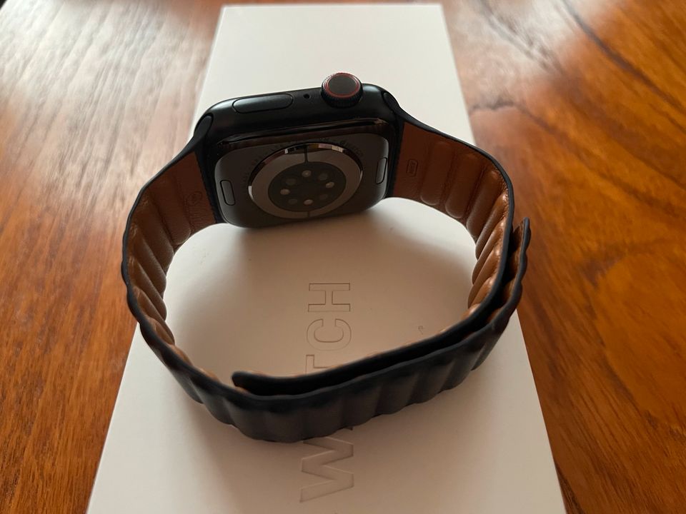 Apple Watch Series 8 41mm Cellular/LTE Mid Alu + 2 Loops in Hamburg