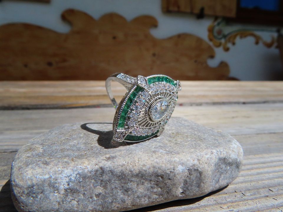 Eleganter Art Deco Ring | weiße und grüne Steine | gestempelt in Tegernsee