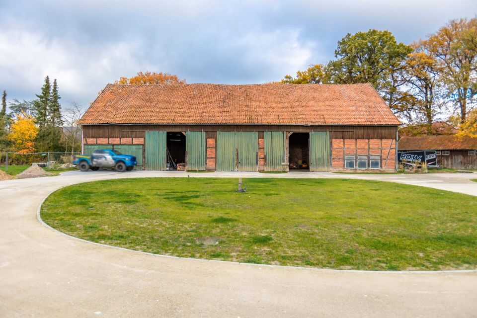 Hamptons-Style inmitten von Niedersachsen: Neuwertiges exklusives Wohnhaus mit Scheune in Eicklingen in Eicklingen