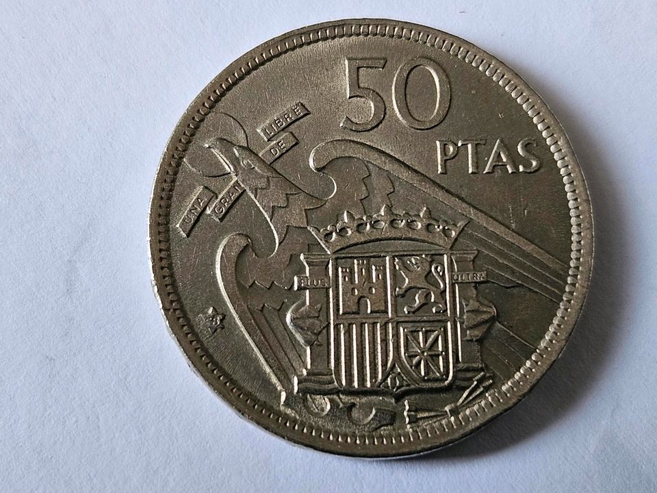 50 Pesetas Münze Spanien in Frankfurt am Main