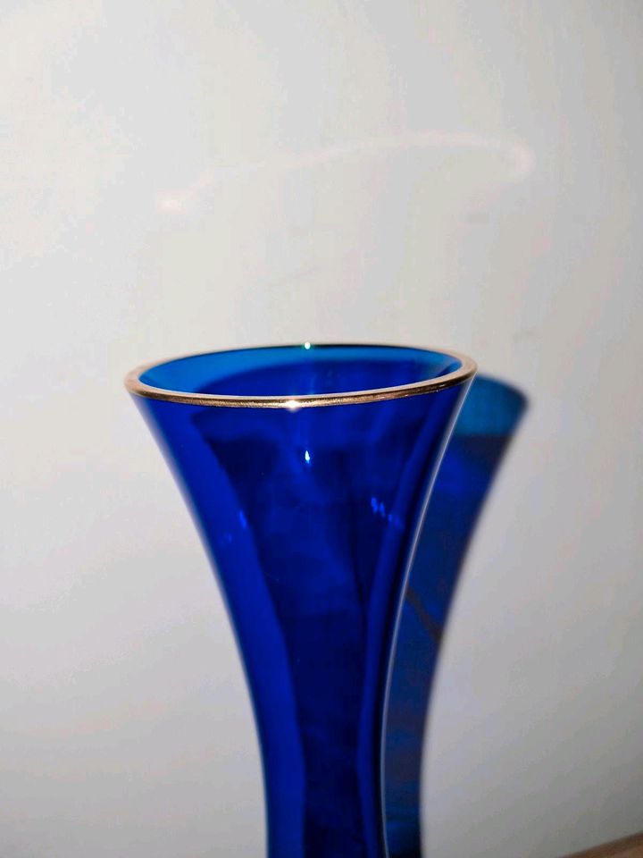 Blaue Vase Glasvase Blau Gold in Koblenz