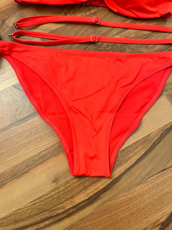 Bandeau Balkonette Bikini Top und Hose rot H&M in Winsen (Luhe)