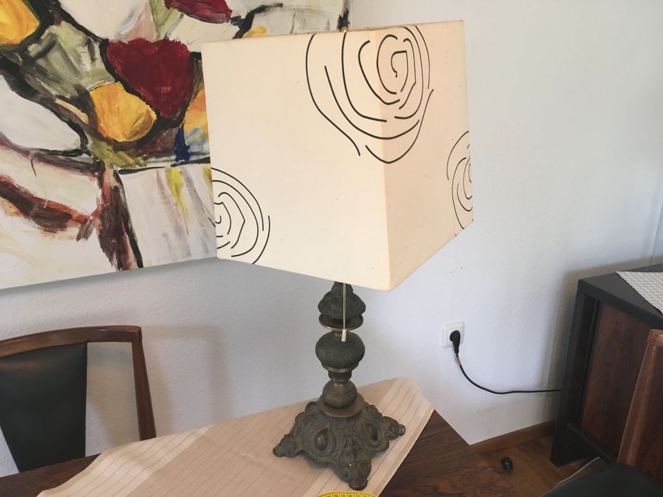 Lampe alt mit schwerem Fuß in Kalefeld